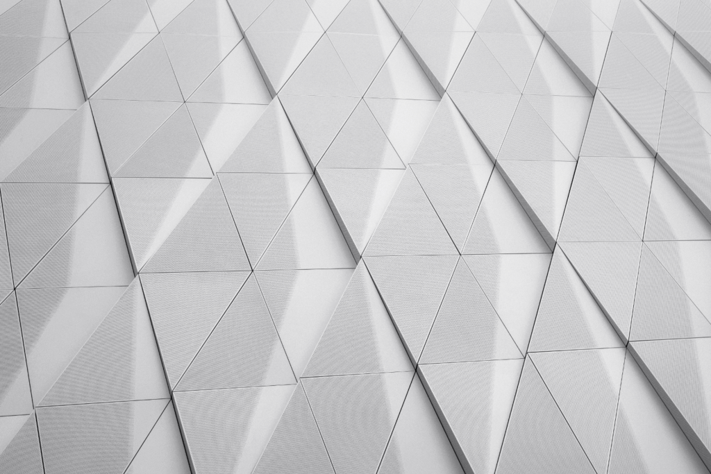 Geometric triangles interwoven for a pleasant textured look